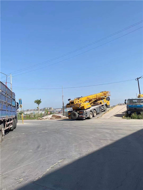 银川市25吨吊车的租赁价格大概是多少？