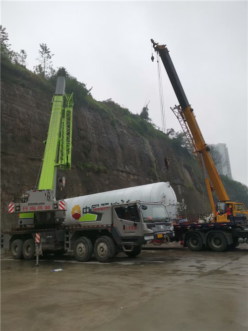 银川市“不怕风雨冻”—— 吊车的 “恶劣环境适应” 技术